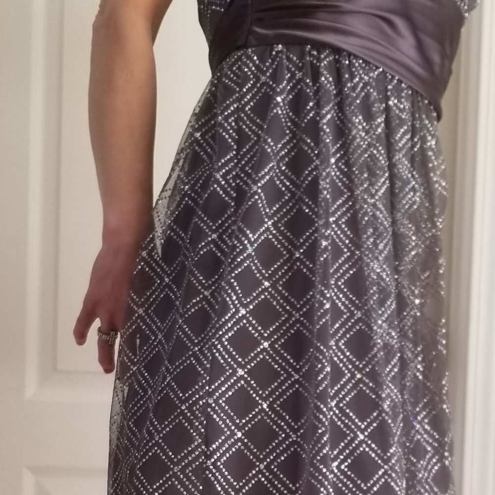 (13)GRAD/PROM DRESS - Picture 11 of 11